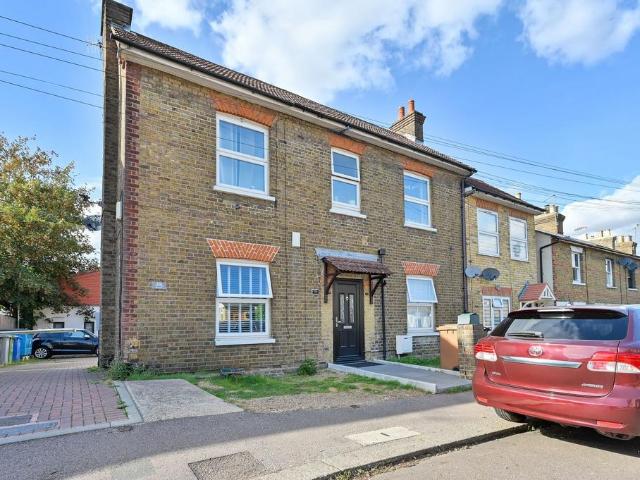 3 bedroom maisonette to rent