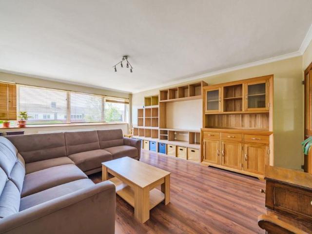 3 bedroom maisonette to rent