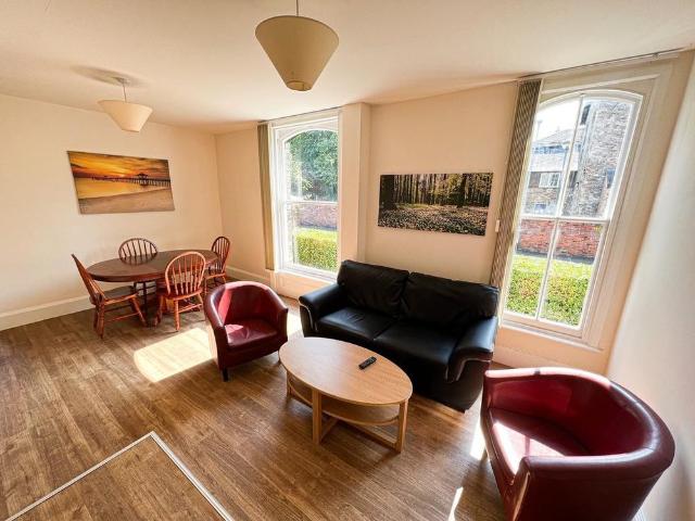 3 bedroom maisonette to rent