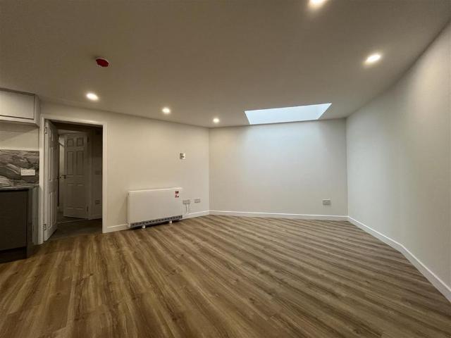 3 bedroom maisonette to rent