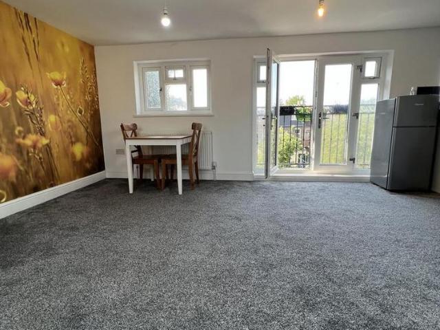 3 bedroom maisonette to rent