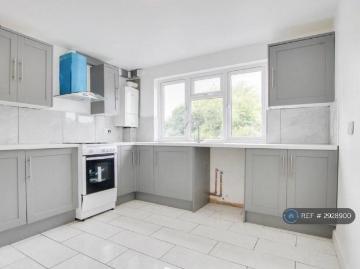 3 bedroom maisonette to rent
