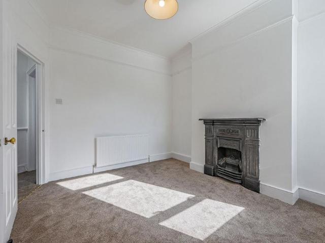 3 bedroom maisonette to rent