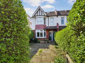3 bedroom maisonette for sale