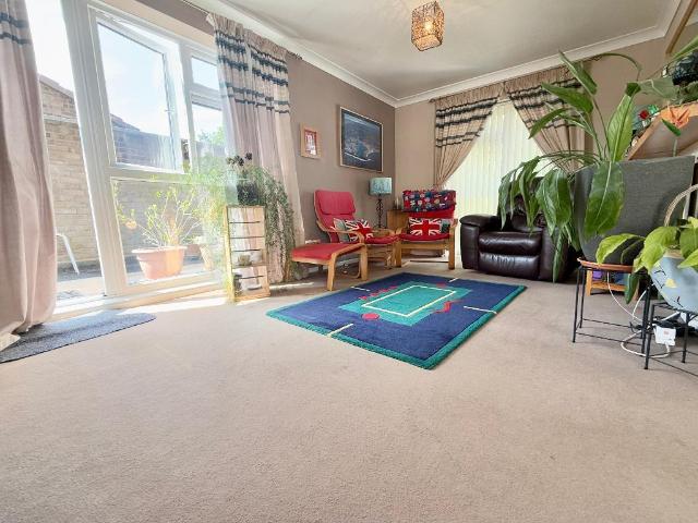 3 bedroom flat for sale