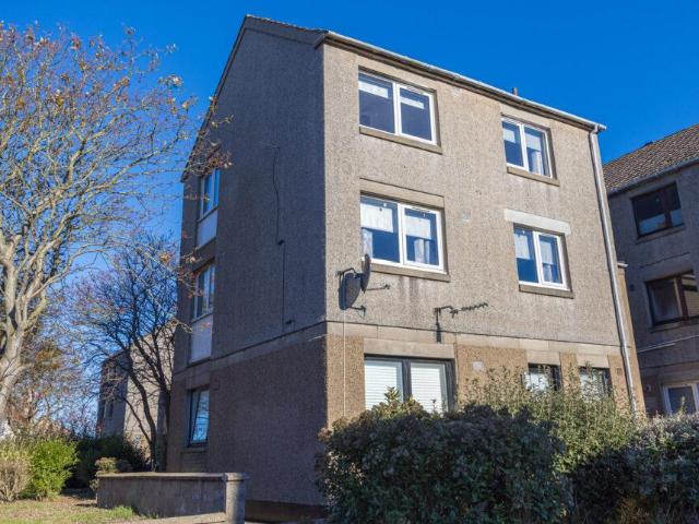 3 bedroom maisonette for sale