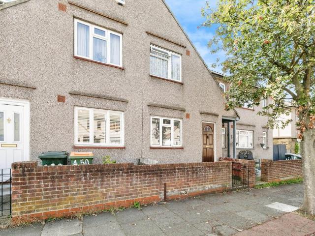 3 bedroom maisonette for sale