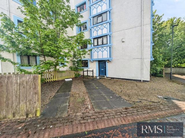 3 bedroom maisonette for sale