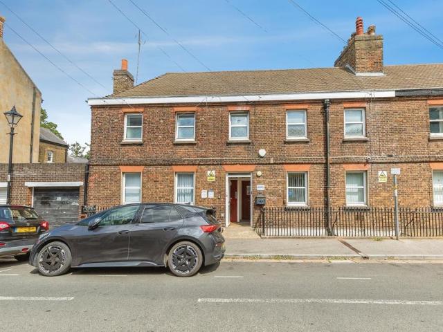 3 bedroom maisonette for sale