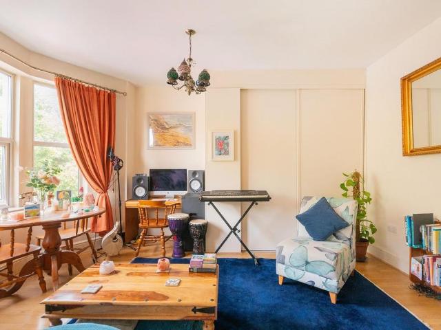 3 bedroom maisonette for sale