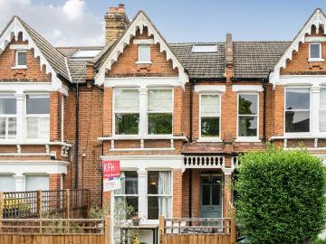3 bedroom maisonette for sale