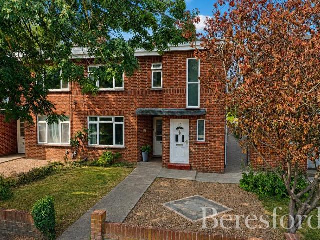 3 bedroom maisonette for sale