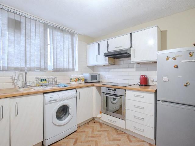 3 bedroom maisonette for sale