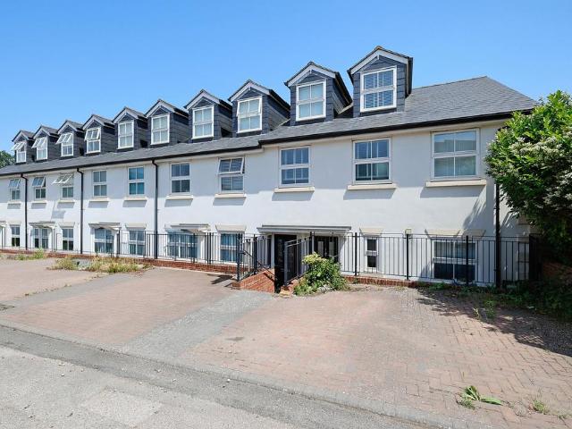 3 bedroom maisonette for sale