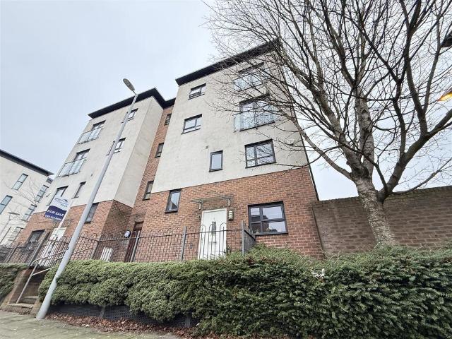 3 bedroom maisonette for sale