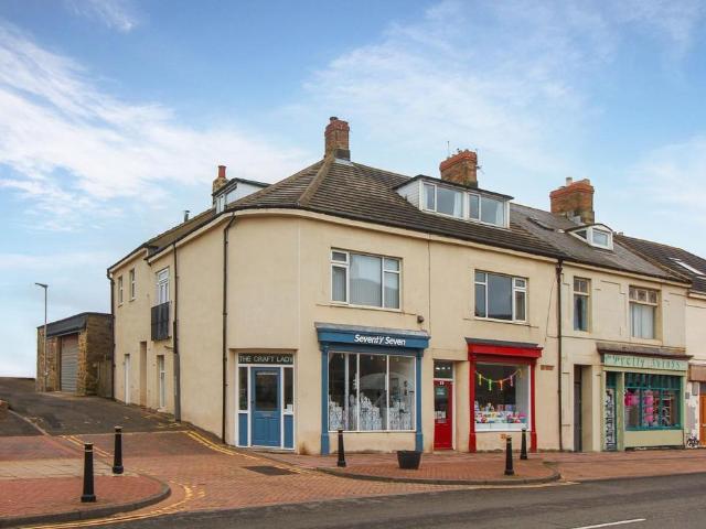 3 bedroom maisonette for sale