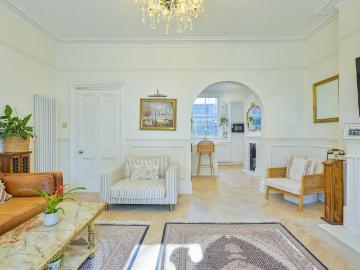 3 bedroom maisonette for sale