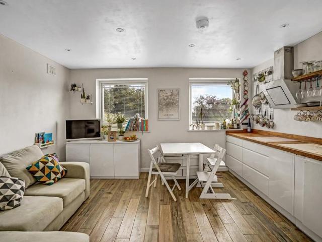 3 bedroom maisonette for sale