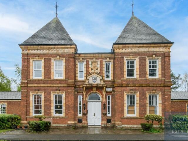 3 bedroom maisonette for sale