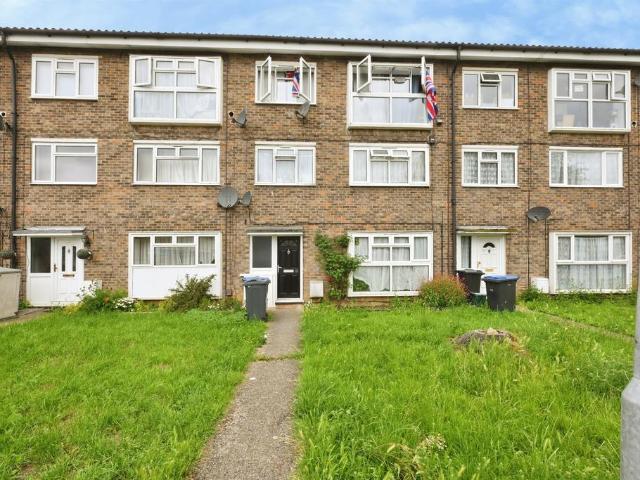 3 bedroom maisonette for sale