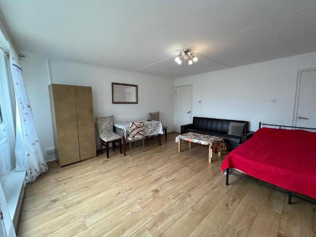 3 bedroom maisonette for sale