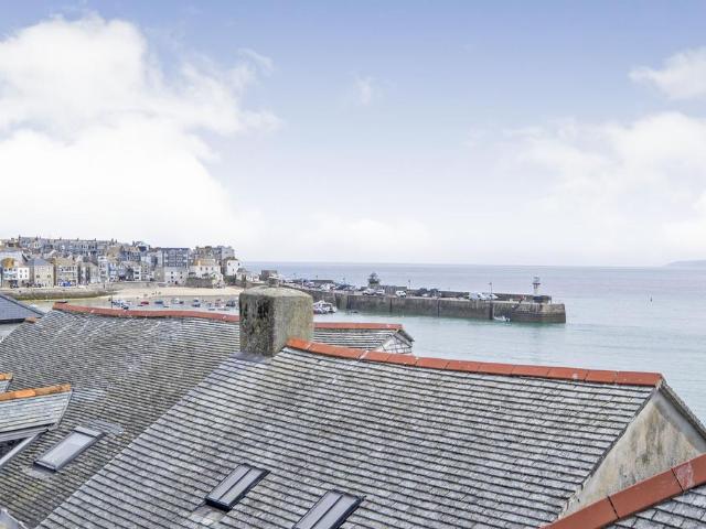 3 bedroom maisonette for sale