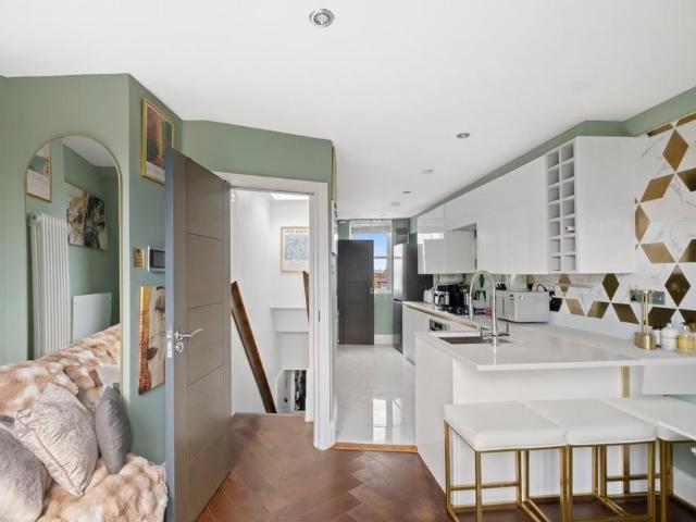 3 bedroom maisonette for sale