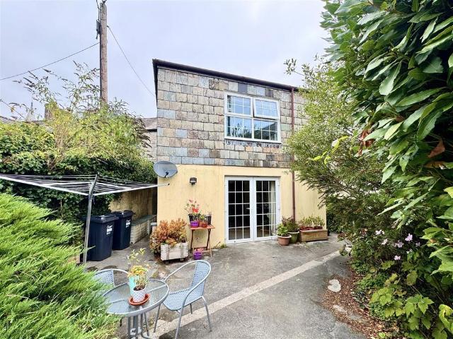 3 bedroom maisonette for sale