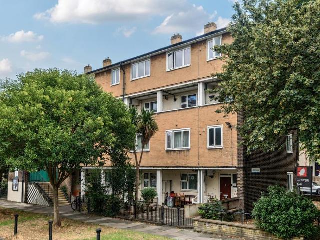3 bedroom maisonette for sale