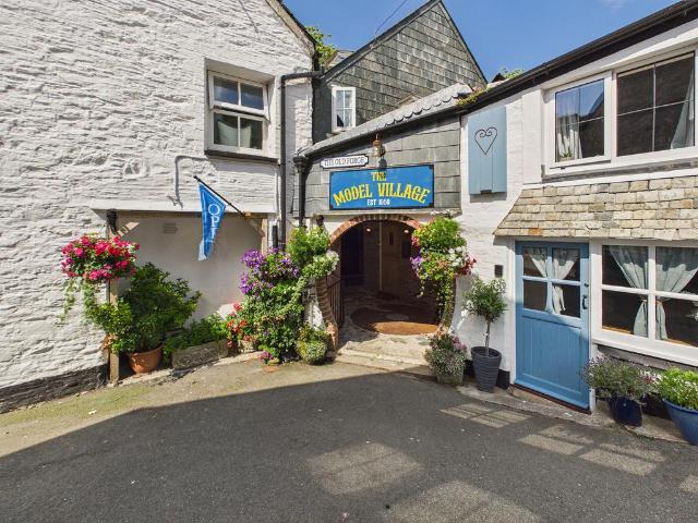 3 bedroom maisonette for sale