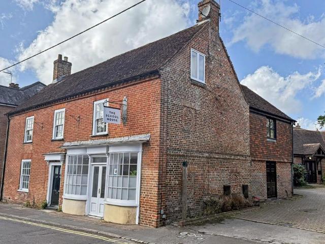 3 bedroom maisonette for sale