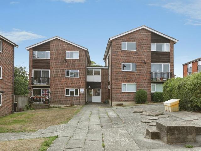 3 bedroom maisonette for sale