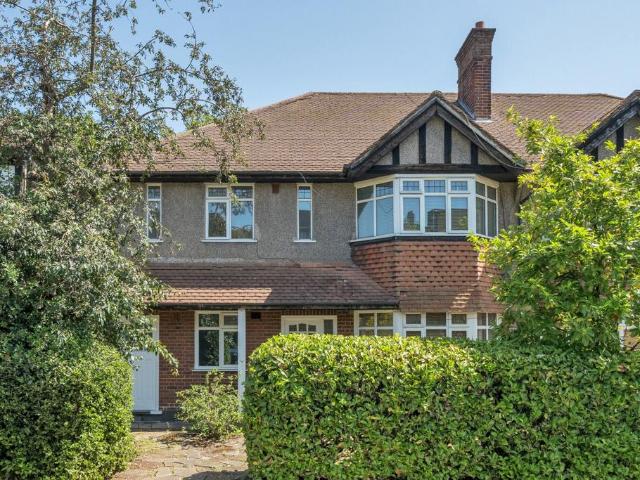 3 bedroom maisonette for sale