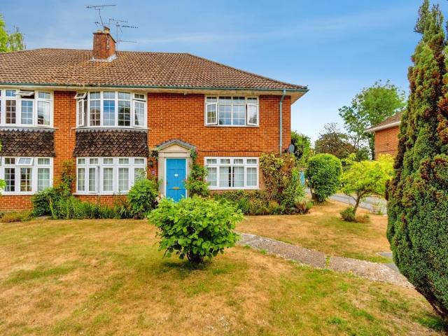 3 bedroom maisonette for sale