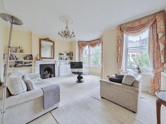 3 bedroom maisonette for sale