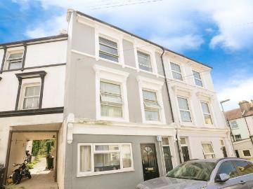 3 bedroom maisonette for sale