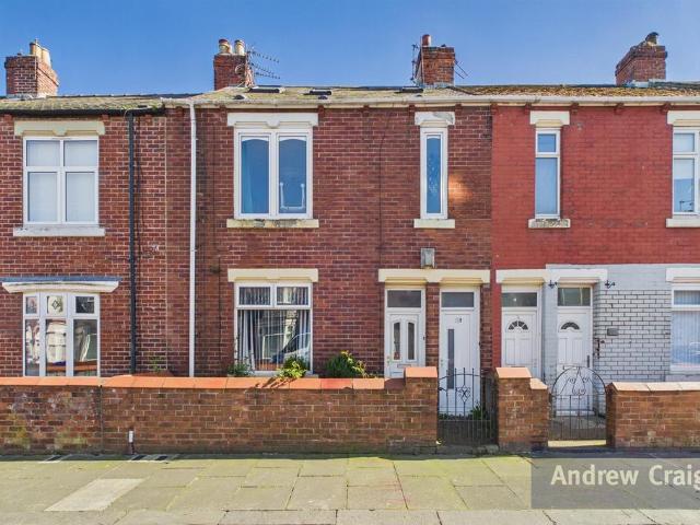 3 bedroom maisonette for sale