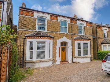 3 bedroom maisonette for sale