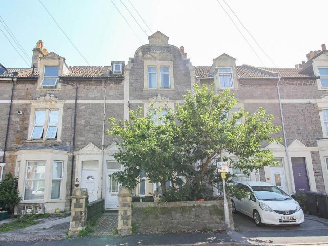 3 bedroom maisonette for sale