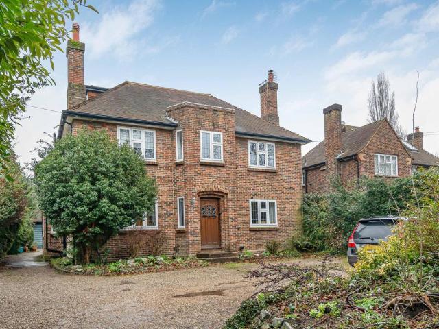 3 bedroom maisonette for sale