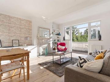 3 bedroom maisonette for sale