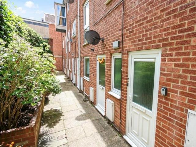 3 bedroom maisonette for sale