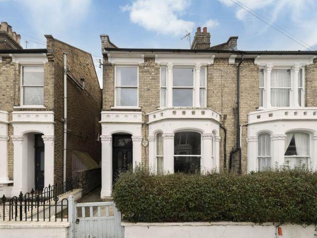 3 bedroom maisonette for sale