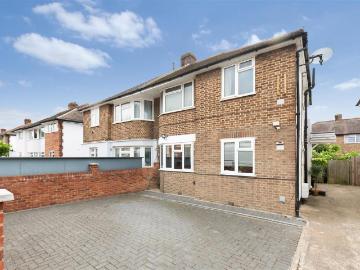 3 bedroom maisonette for sale