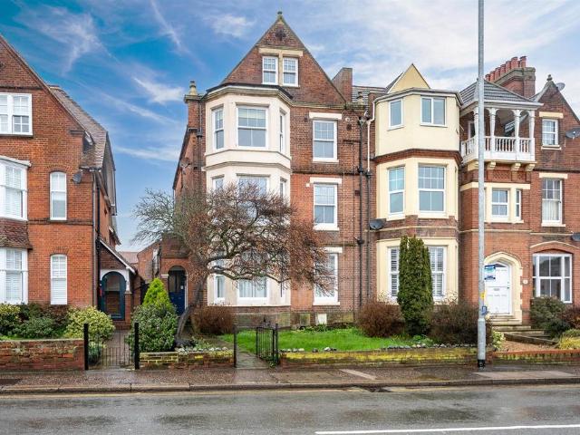 3 bedroom flat for sale