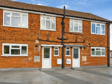 3 bedroom maisonette for sale