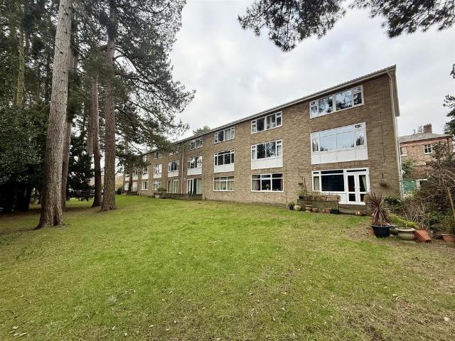 3 bedroom maisonette for sale