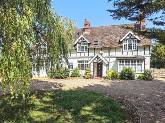 3 bedroom maisonette for sale