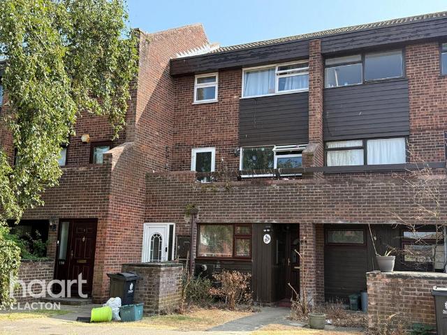 3 bedroom maisonette for sale