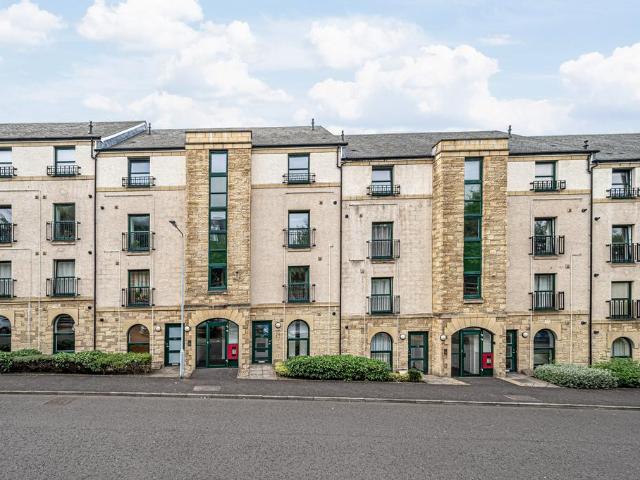 3 bedroom maisonette for sale